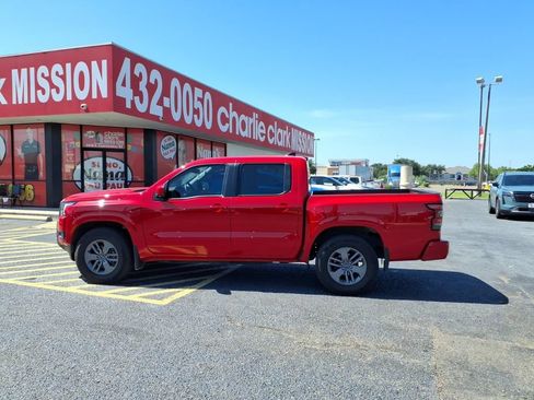 Used 2025 Nissan Frontier SV RWD image 2