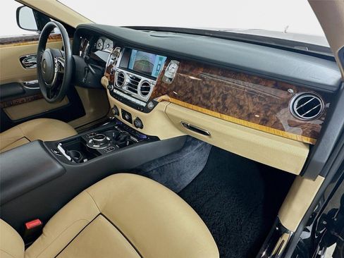 Used 2014 Rolls-Royce Ghost image 47