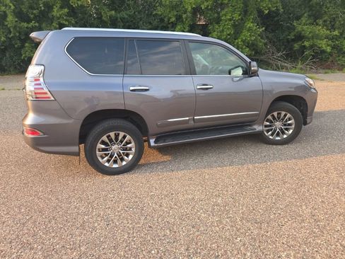 Used 2016 Lexus GX 460 Luxury w/ Preferred Accessory Package AWD/4WD image 18