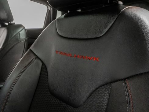 Certified 2025 Jeep Compass Trailhawk w/ Sun & Sound Group AWD/4WD image 12