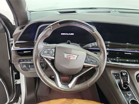 Used 2022 Cadillac Escalade Premium Luxury w/ Performance Package AWD/4WD image 15