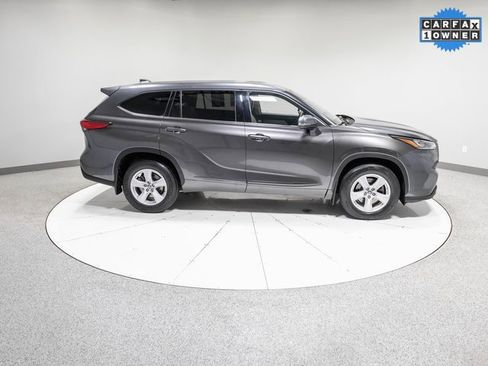 Used 2020 Toyota Highlander LE image 30