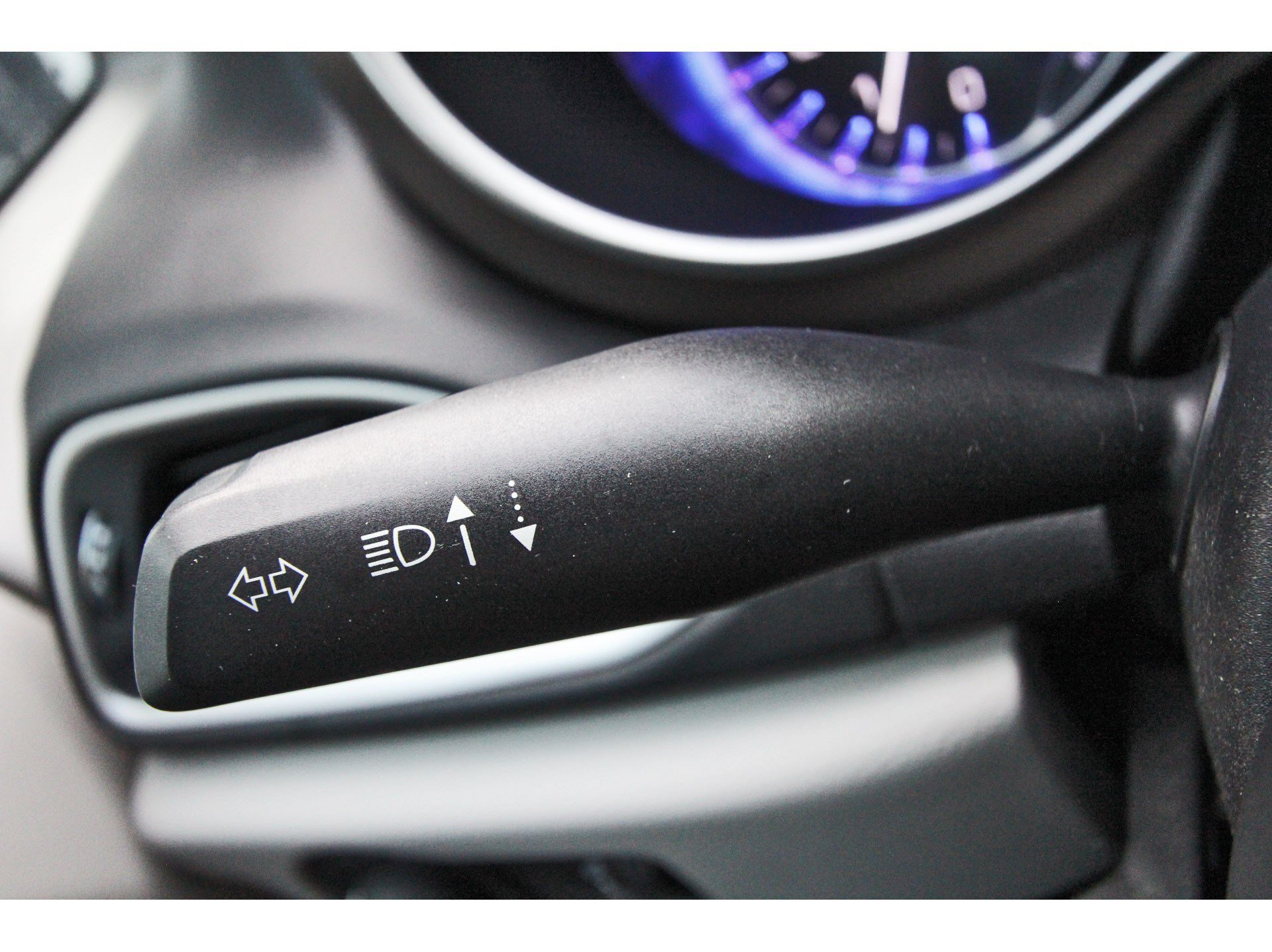 Used 2020 Chrysler Voyager L FWD image 19