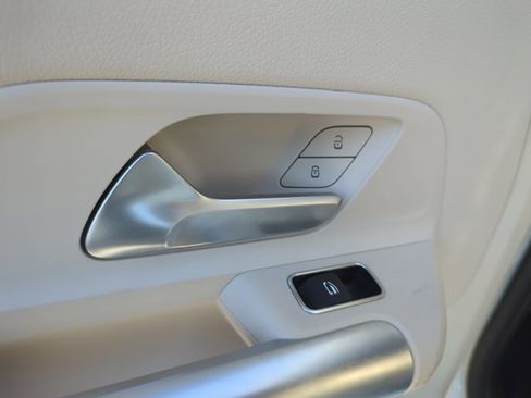 Used 2025 Mercedes-Benz GLA 250 image 22