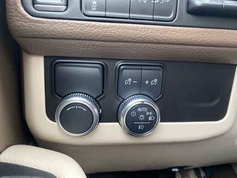 Used 2021 GMC Yukon XL Denali w/ Denali Premium Package image 25