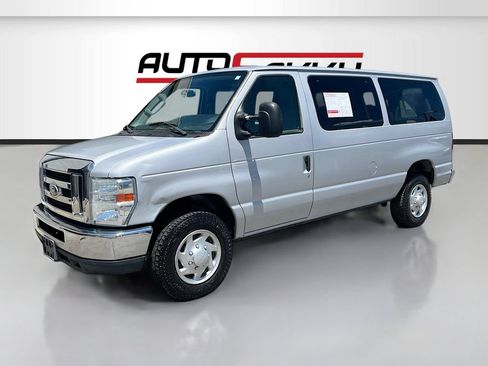 Used 2014 Ford E-350 and Econoline 350 XLT RWD image 3