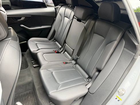 Used 2019 Audi Q8 Premium Plus w/ Premium Plus AWD/4WD image 31
