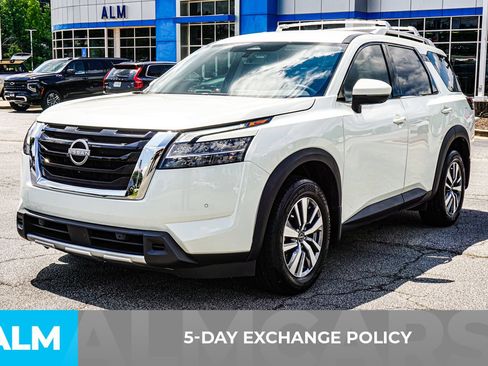 Used 2023 Nissan Pathfinder SL AWD/4WD image 4