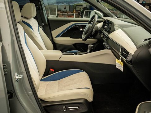 Certified 2025 Acura ADX A-Spec image 22