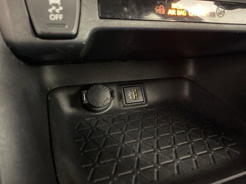 Used 2023 Toyota RAV4 LE AWD/4WD image 7