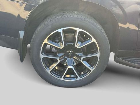 Used 2023 Chevrolet Suburban RST AWD/4WD image 8