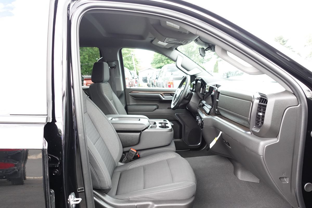Used 2024 Chevrolet Silverado 1500 LT AWD/4WD image 32