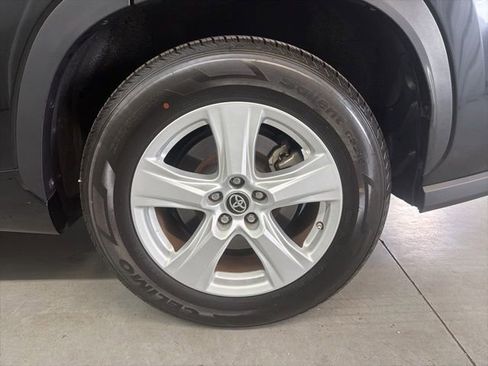 Used 2024 Toyota Highlander LE image 10