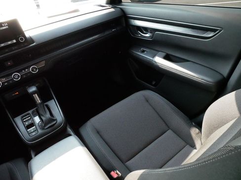 Used 2025 Honda CR-V LX image 11