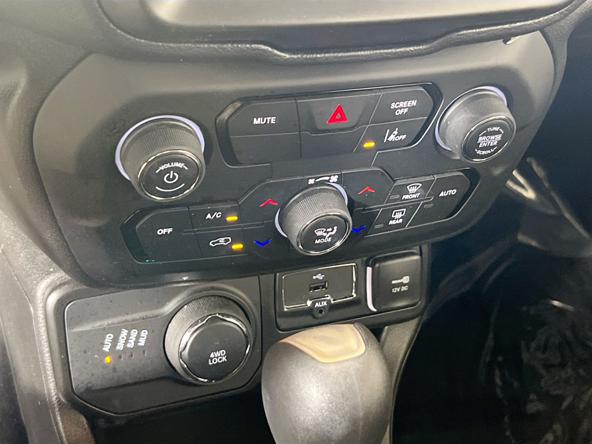 Used 2022 Jeep Renegade Latitude AWD/4WD image 16