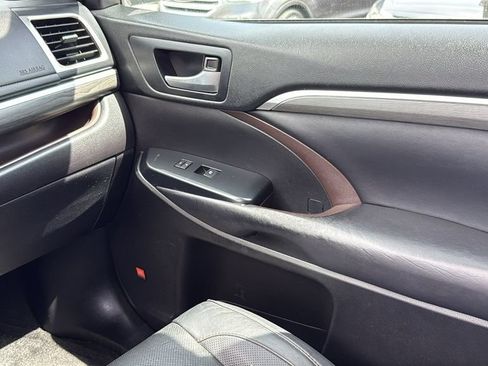 Used 2018 Toyota Highlander Limited Platinum AWD/4WD image 33