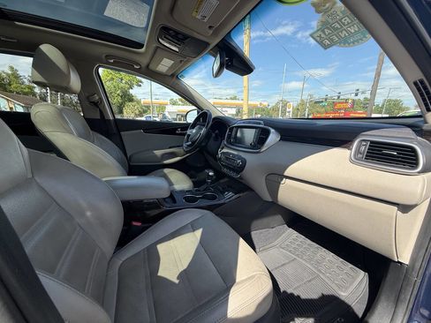 Used 2019 Kia Sorento EX w/ EX Touring Package FWD image 12