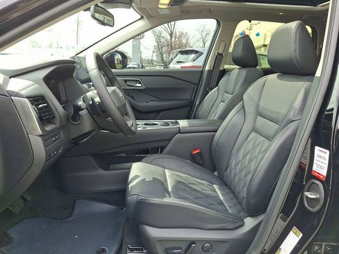 Used 2026 Nissan Rogue Platinum w/ Platinum Premium Package image 14