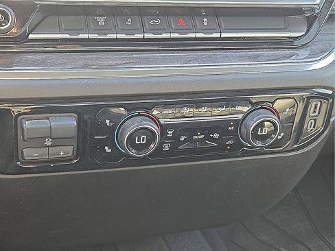 Used 2024 Chevrolet Silverado 2500 LTZ image 28