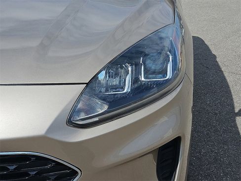 Used 2020 Ford Escape SE image 9