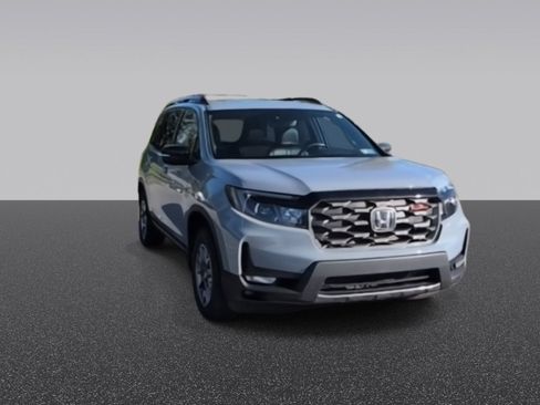 Used 2023 Honda Passport TrailSport image 3