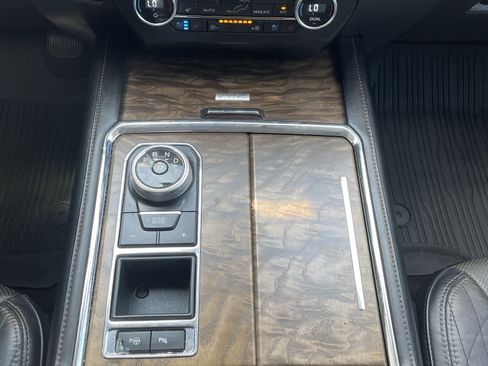 Used 2019 Ford Expedition Platinum RWD image 34