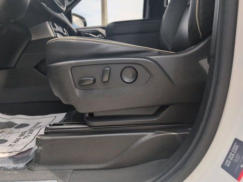 Used 2023 Chevrolet Suburban Premier image 14