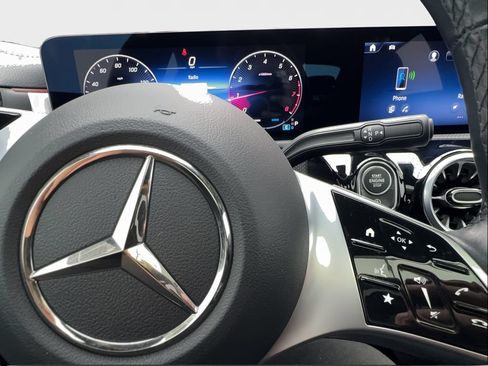 Used 2025 Mercedes-Benz CLA 250 4MATIC image 40