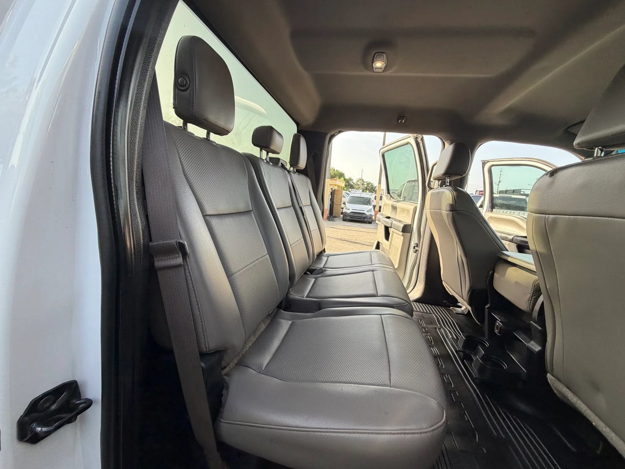 Used 2017 Ford F350 4x4 Crew Cab XL DRW w/ Power Equipment Group image 18