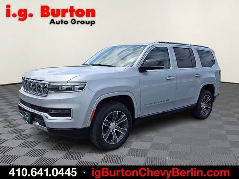 Used 2023 Jeep Grand Wagoneer 4WD image 3