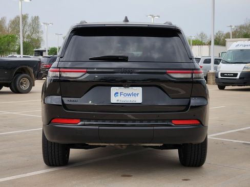Used 2023 Jeep Grand Cherokee Altitude AWD/4WD image 6