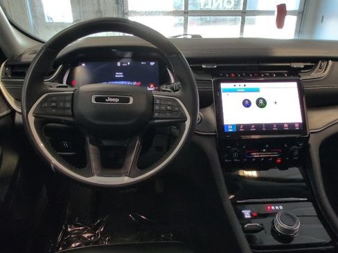 Used 2023 Jeep Grand Cherokee Limited AWD/4WD image 18