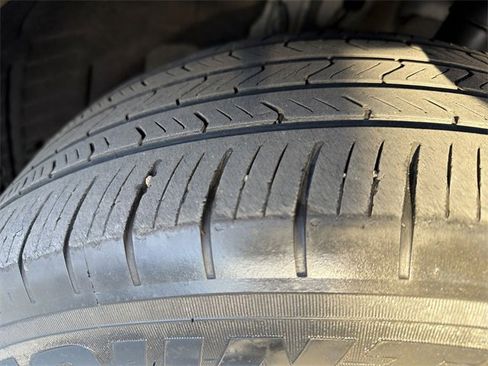 Certified 2023 Toyota Highlander LE image 33