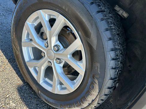 Used 2023 Jeep Grand Cherokee Limited image 15