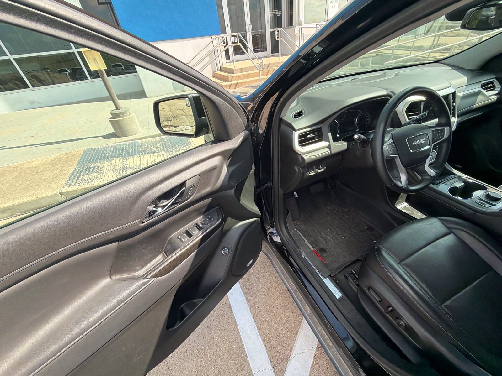 Used 2023 GMC Acadia SLT w/ Elevation Edition FWD image 12
