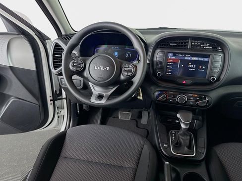Certified 2025 Kia Soul LX w/ LX Technology Package image 21