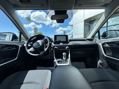 Used 2023 Toyota RAV4 LE AWD/4WD image 16
