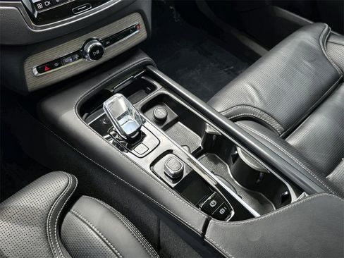 Used 2023 Volvo XC90 T8 Ultimate image 23