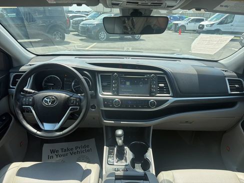 Used 2018 Toyota Highlander Limited AWD/4WD image 14