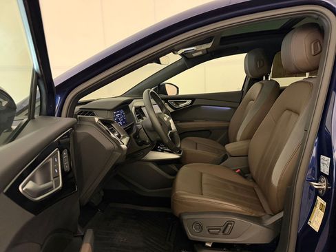 Used 2023 Audi Q4 e-tron Premium w/ Convenience Package RWD image 5