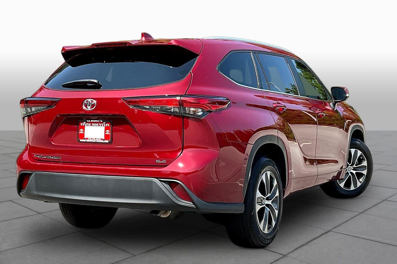 Used 2023 Toyota Highlander XLE FWD image 13