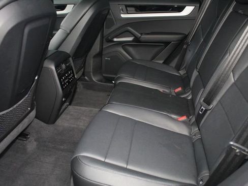 Certified 2025 Porsche Cayenne image 25