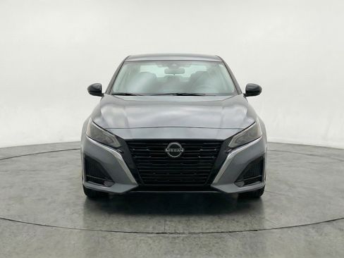 Used 2025 Nissan Altima 2.5 SV FWD image 2