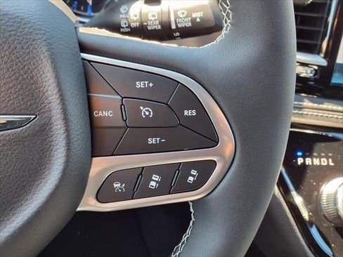 New 2026 Chrysler Pacifica Select FWD image 36