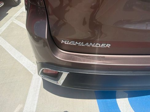 Used 2018 Toyota Highlander Limited FWD image 7