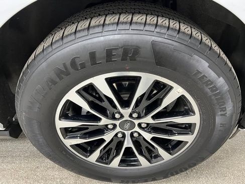 Used 2025 Ford Expedition Platinum AWD/4WD image 17