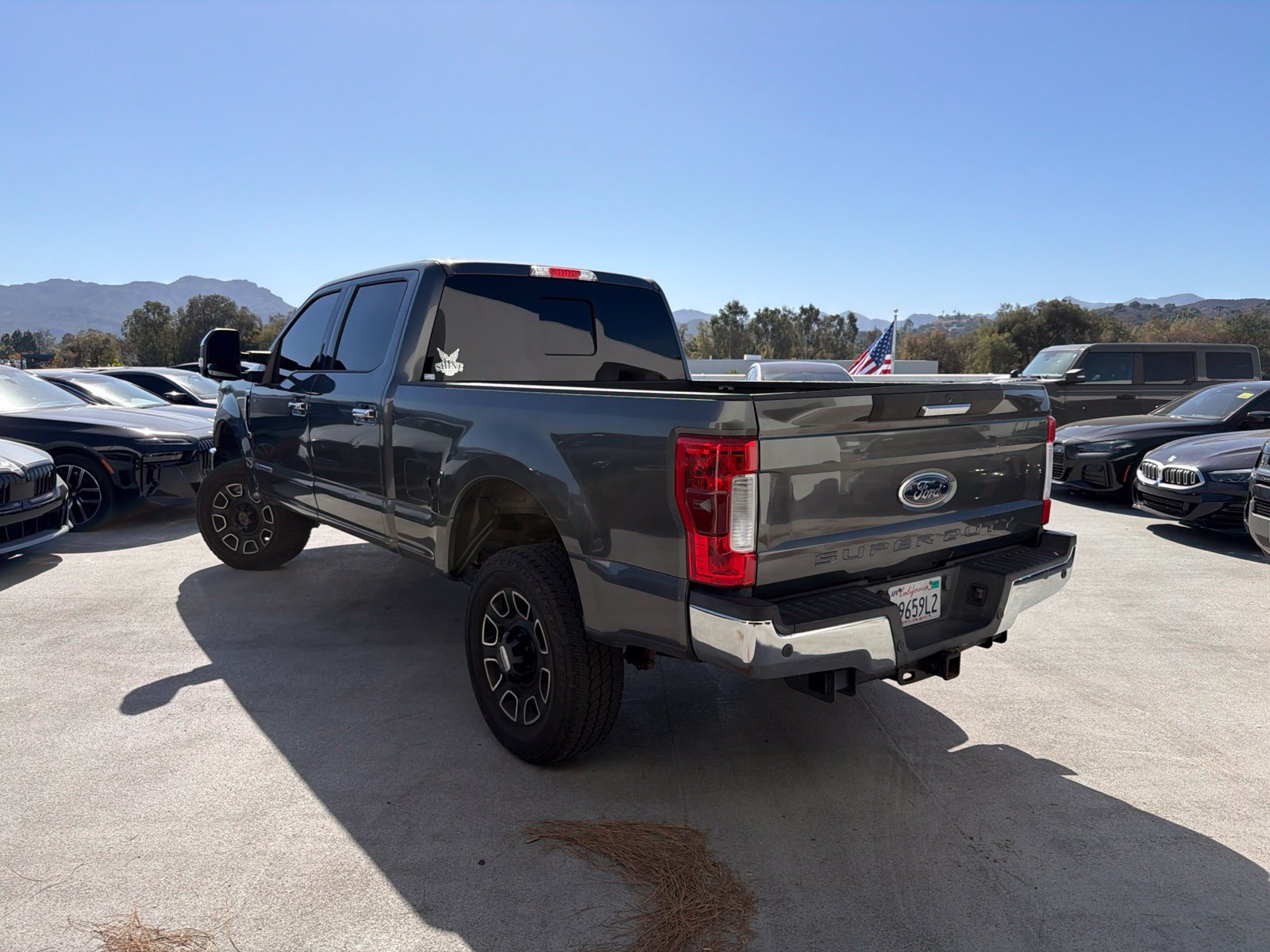 Used 2017 Ford F250 XLT w/ XLT Premium Package AWD/4WD image 2