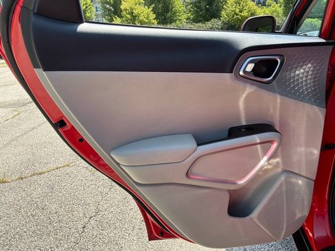 Used 2022 Kia Soul LX FWD image 29