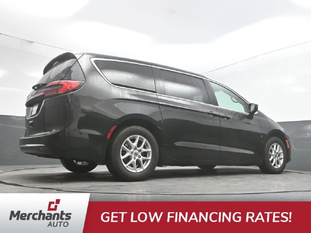Used 2025 Chrysler Pacifica Select FWD image 50