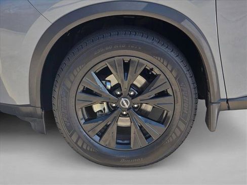 Used 2023 Nissan Rogue SV w/ SV Premium B Package image 24